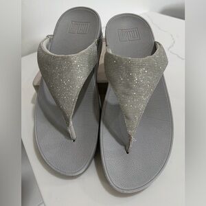 Fitflop  Size 7 Lulu Shimmerlux Womens Sandal Silver Toe Post Slip-On